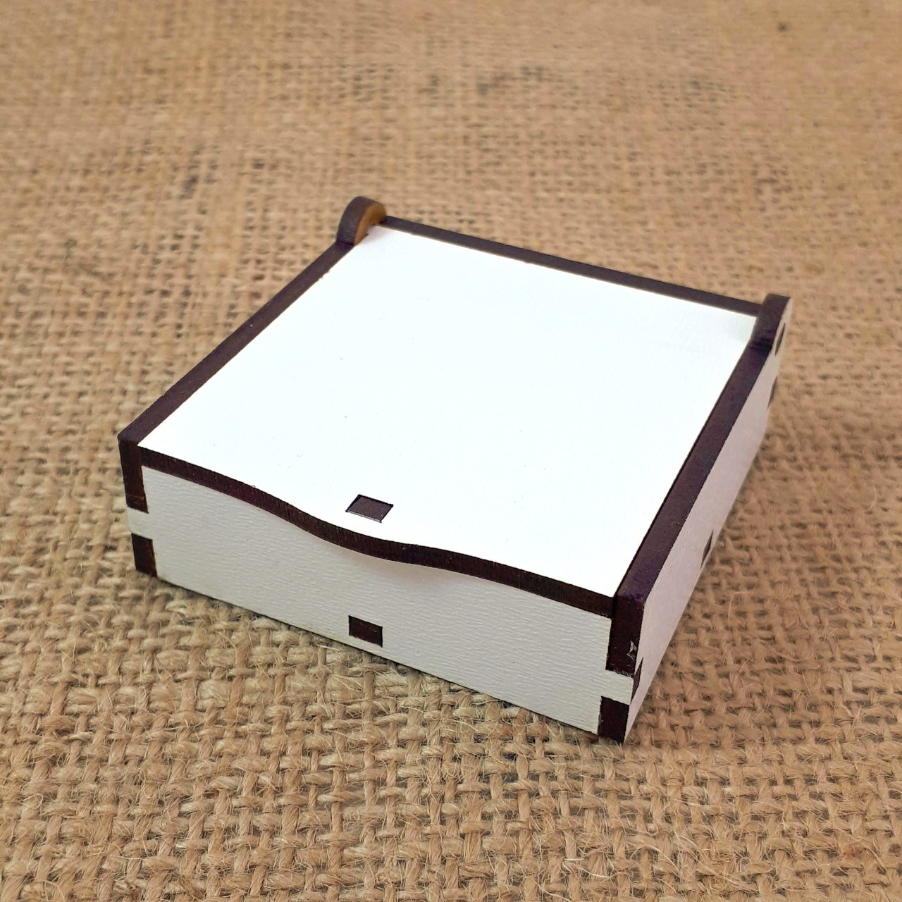 Cutiuță cu clapetă 4×4×4,5 cm, HDF