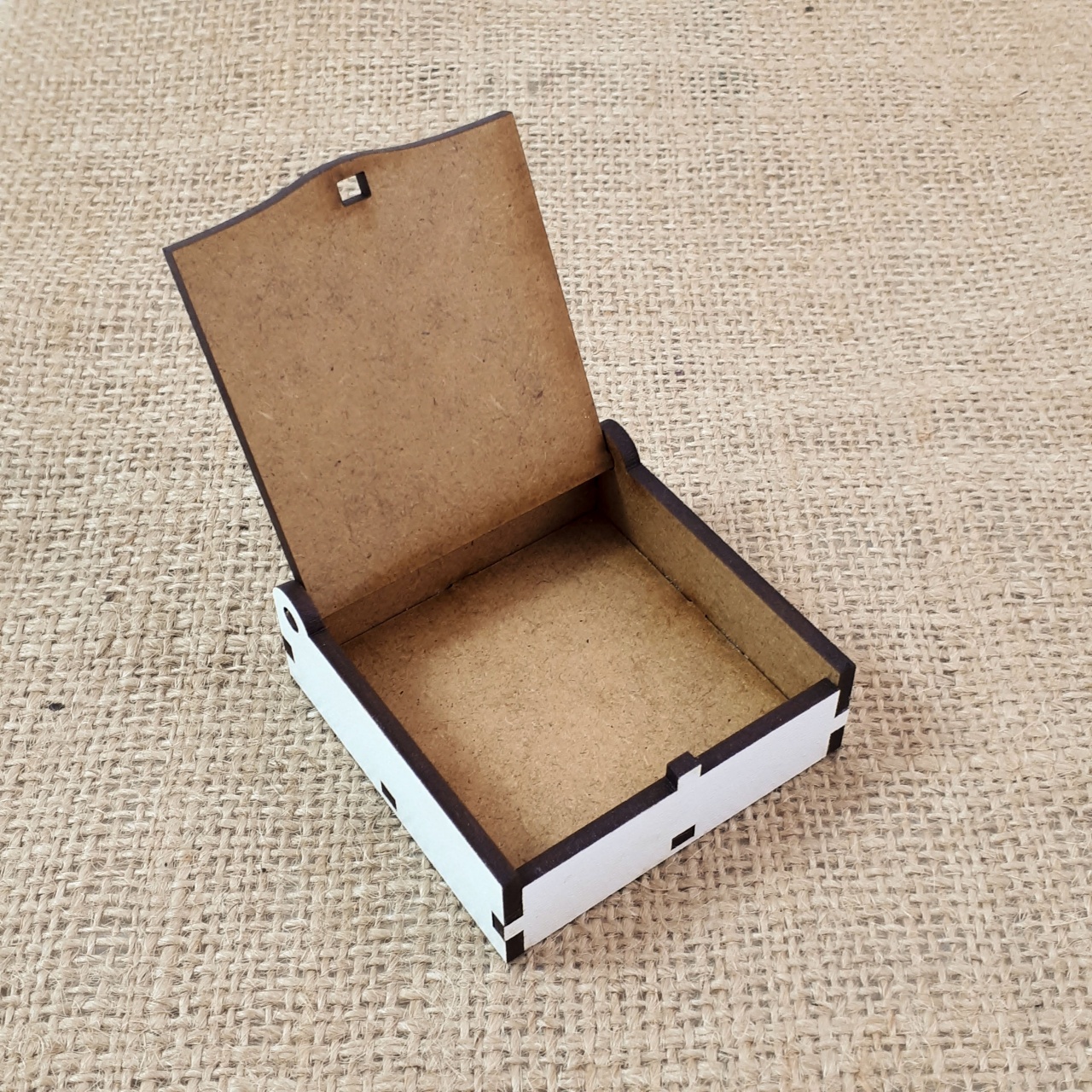 Cutiuță cu clapetă 4×4×4,5 cm, HDF