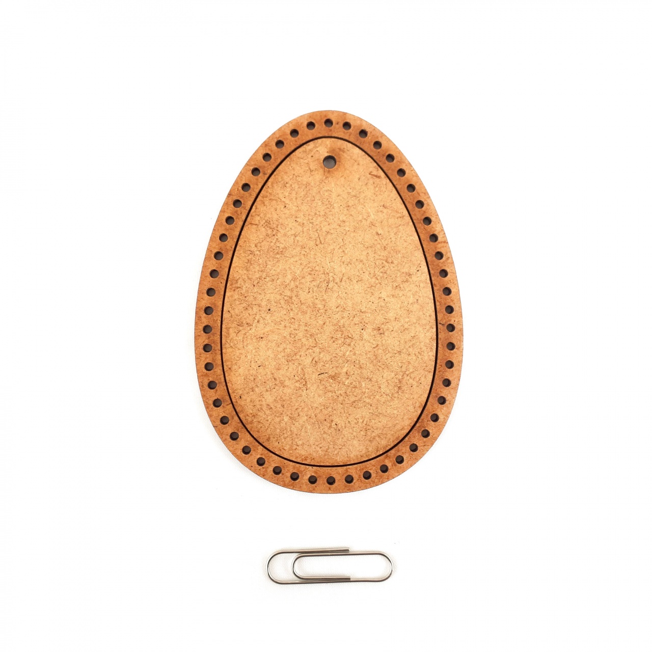 Colier pătrat din lemn brodat, 4×4 cm
