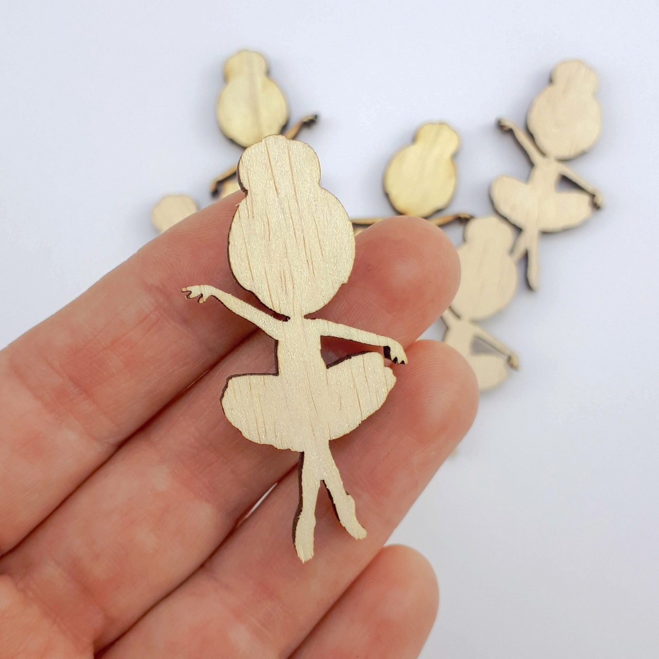 Înger cu trompetă, 2,6×3 cm, lemn HDF alb