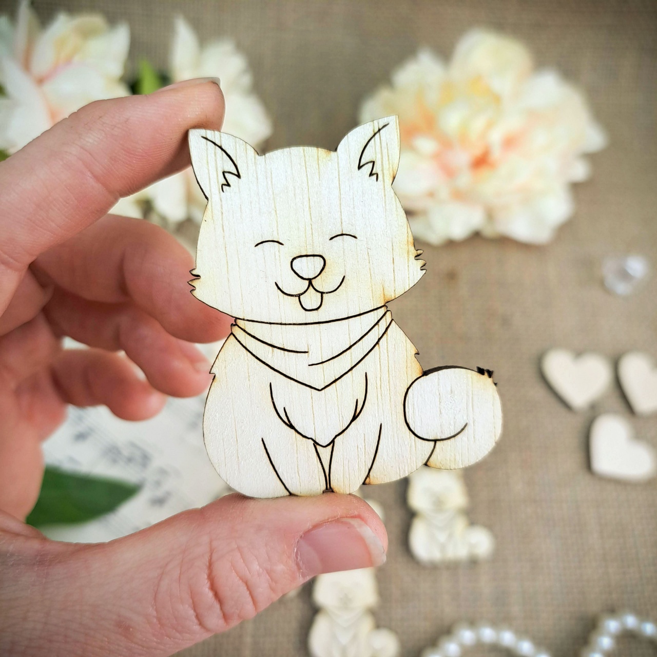Câine Inu, 3.3×4 cm, placaj lemn