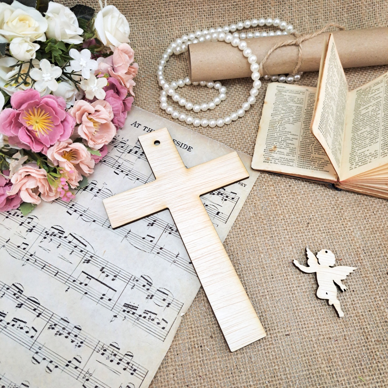 Oval cu cruce evazată, 10×7 cm, placaj lemn