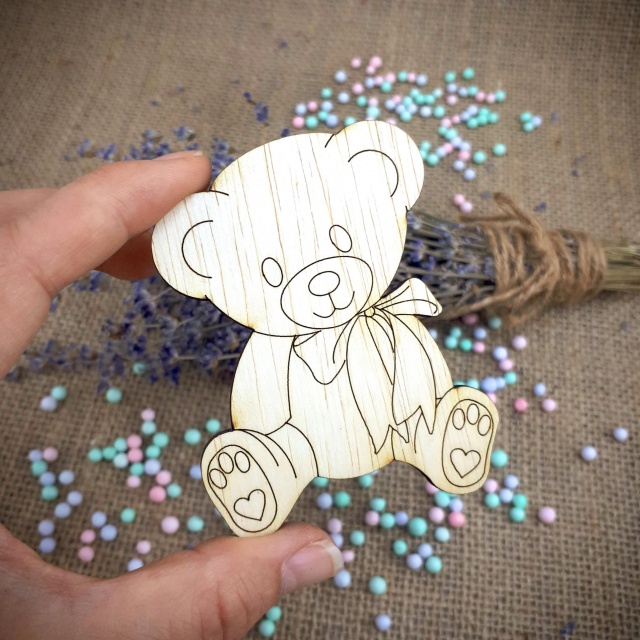 Ursuleț Teddy, 6,5×8 cm, placaj lemn :: 8 cm