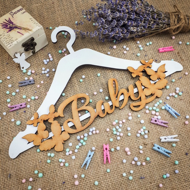 Text Baby pentru umerașe, 25×7 cm, HDF