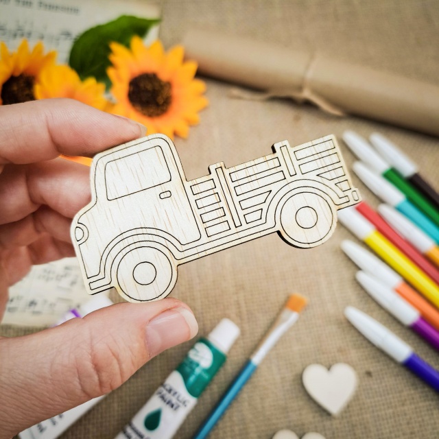 Camionetă, 8×4,5 cm, placaj lemn :: 8×4,5 cm