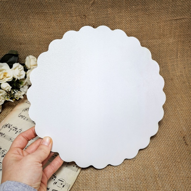 Platou rotund cu margine ondulată, Ø25 cm, HDF alb pe o parte :: 25 cm
