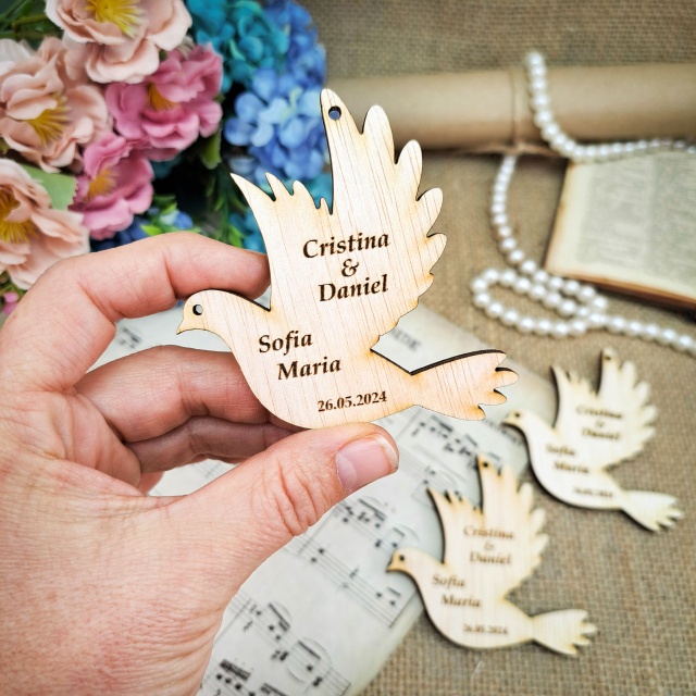 Articol unicat - 0831 - Porumbel în zbor personalizat prin gravură, 7,6×8 cm, placaj lemn
