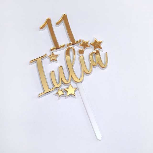 Decor tort cu nume, cifre și stele, 13×18 cm, plexiglas alb și oglindă aurie