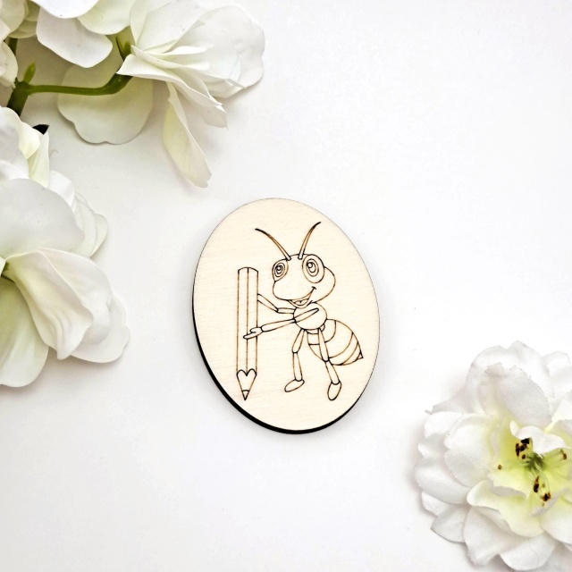 Medalion furnică, 4,5×6 cm, placaj lemn natur :: 6 cm