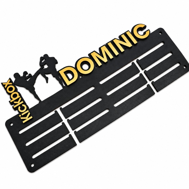 Suport medalii personalizat cu un prenume, Kickboxing, 40×21 cm, lemn