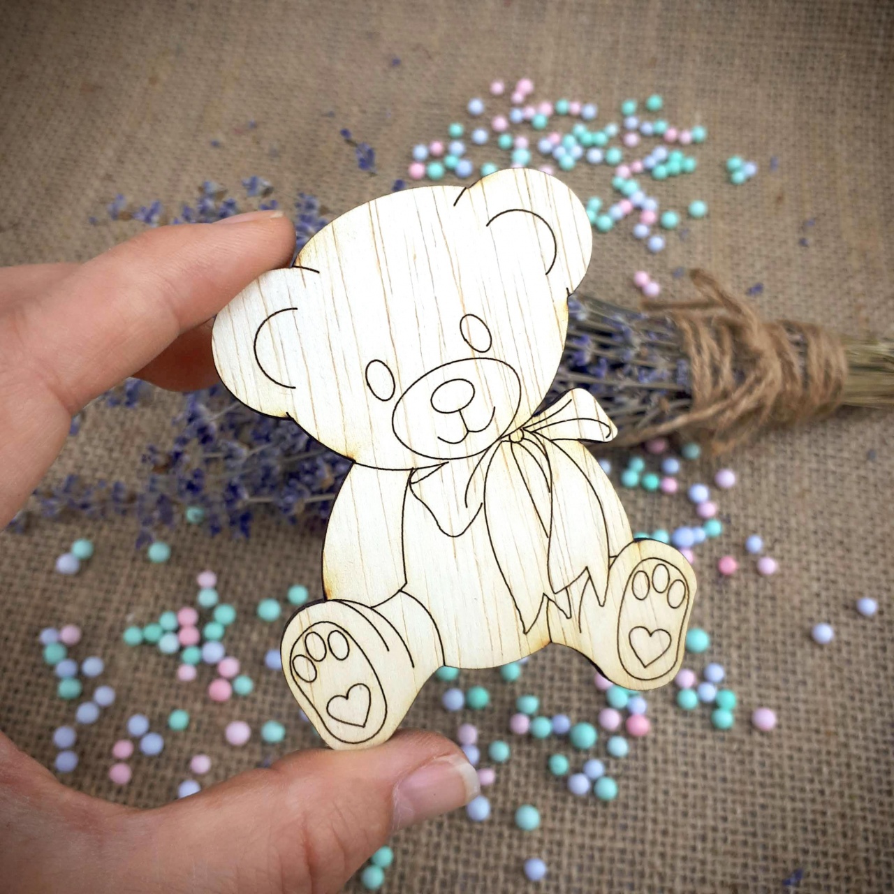 Ursuleț Teddy, 6,5×8 cm, placaj lemn :: 8 cm