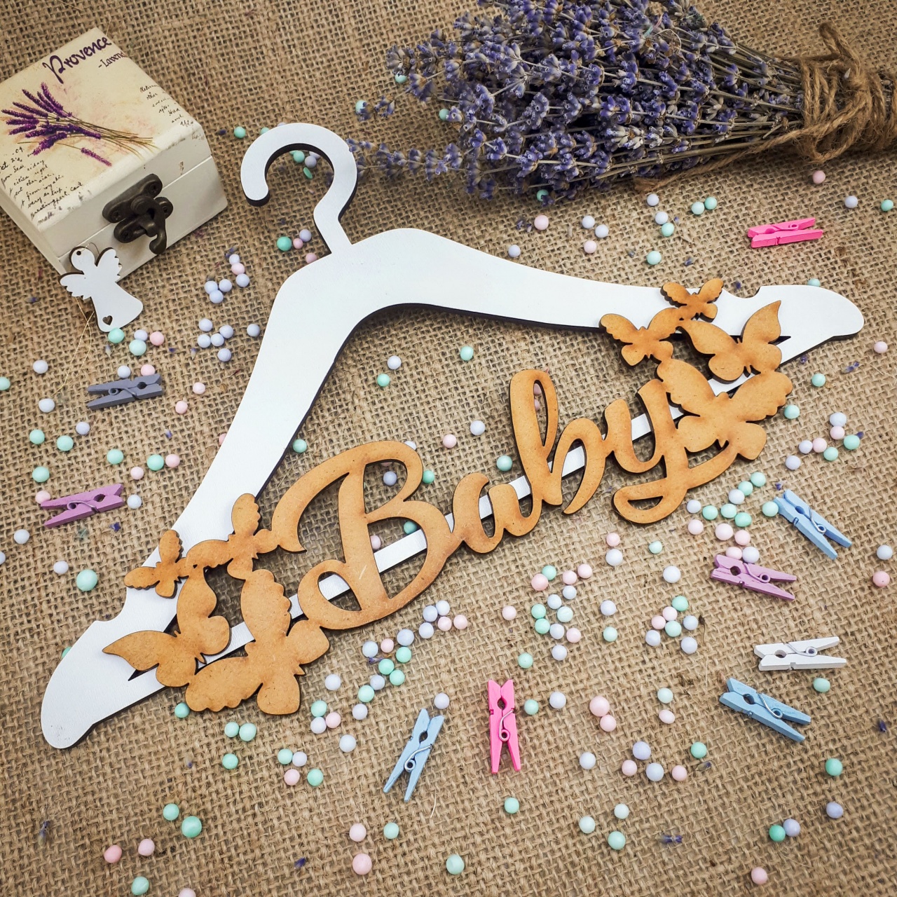 Text Baby pentru umerașe, 25×7 cm, HDF