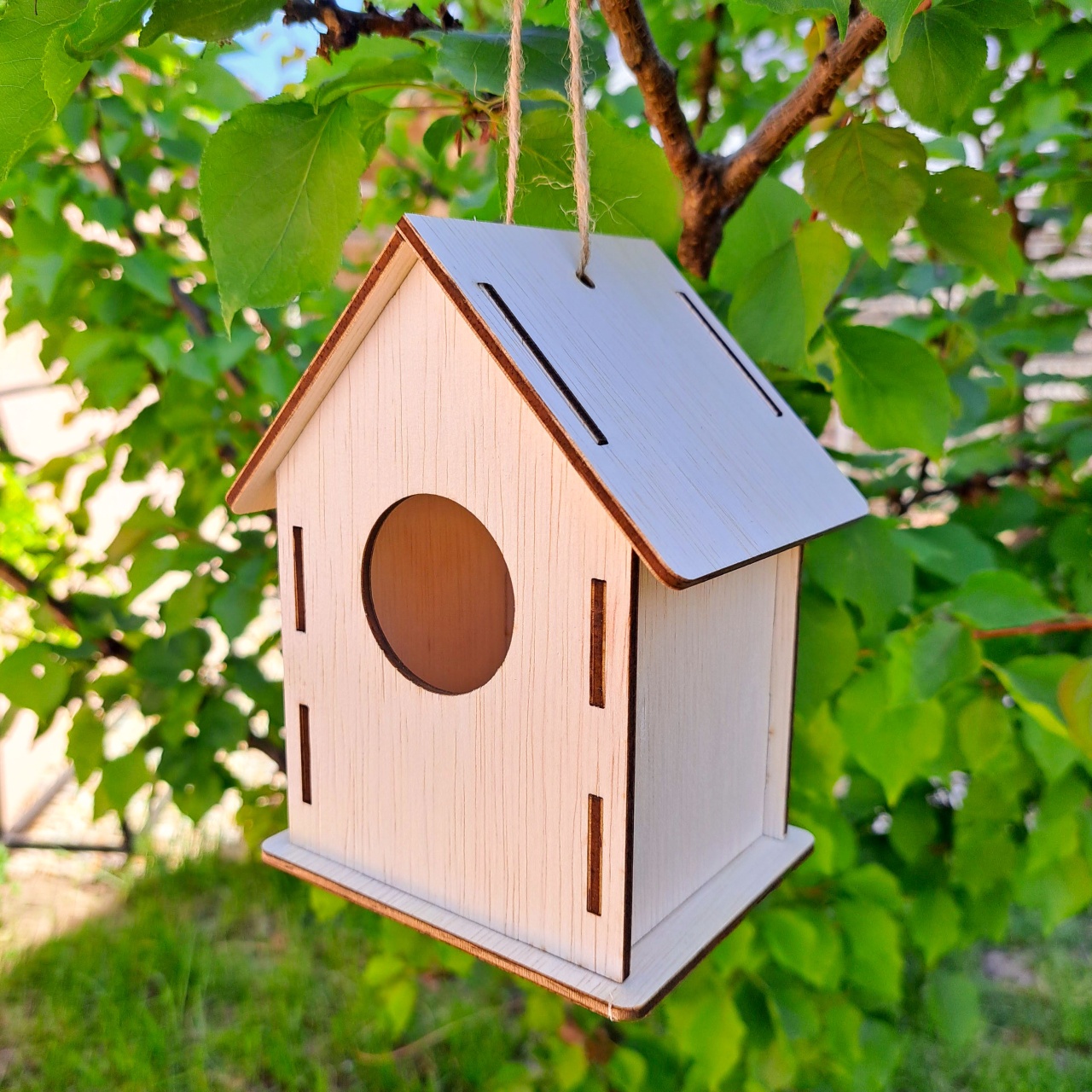 Căsuță hrănitor păsări pentru pictat, 15×12,5×9 cm, placaj fin