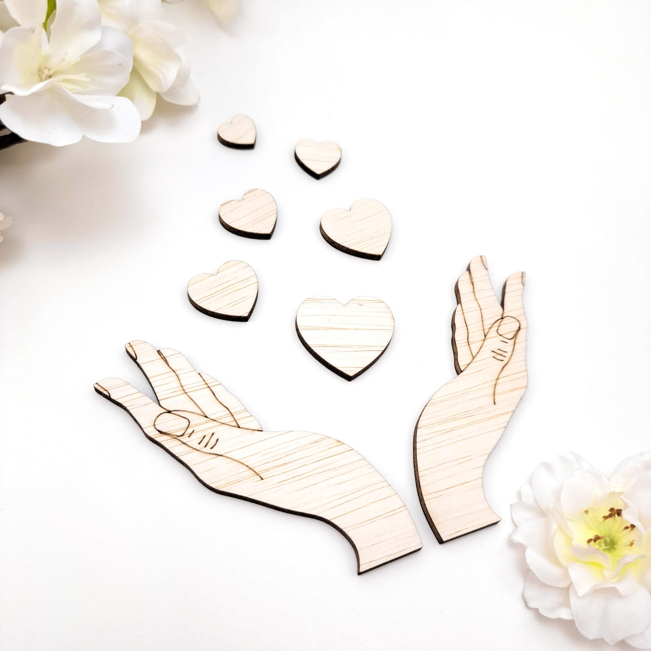 Palme împreunate gest de oferire cu 6 inimi, 18×30 cm, placaj :: 30 cm