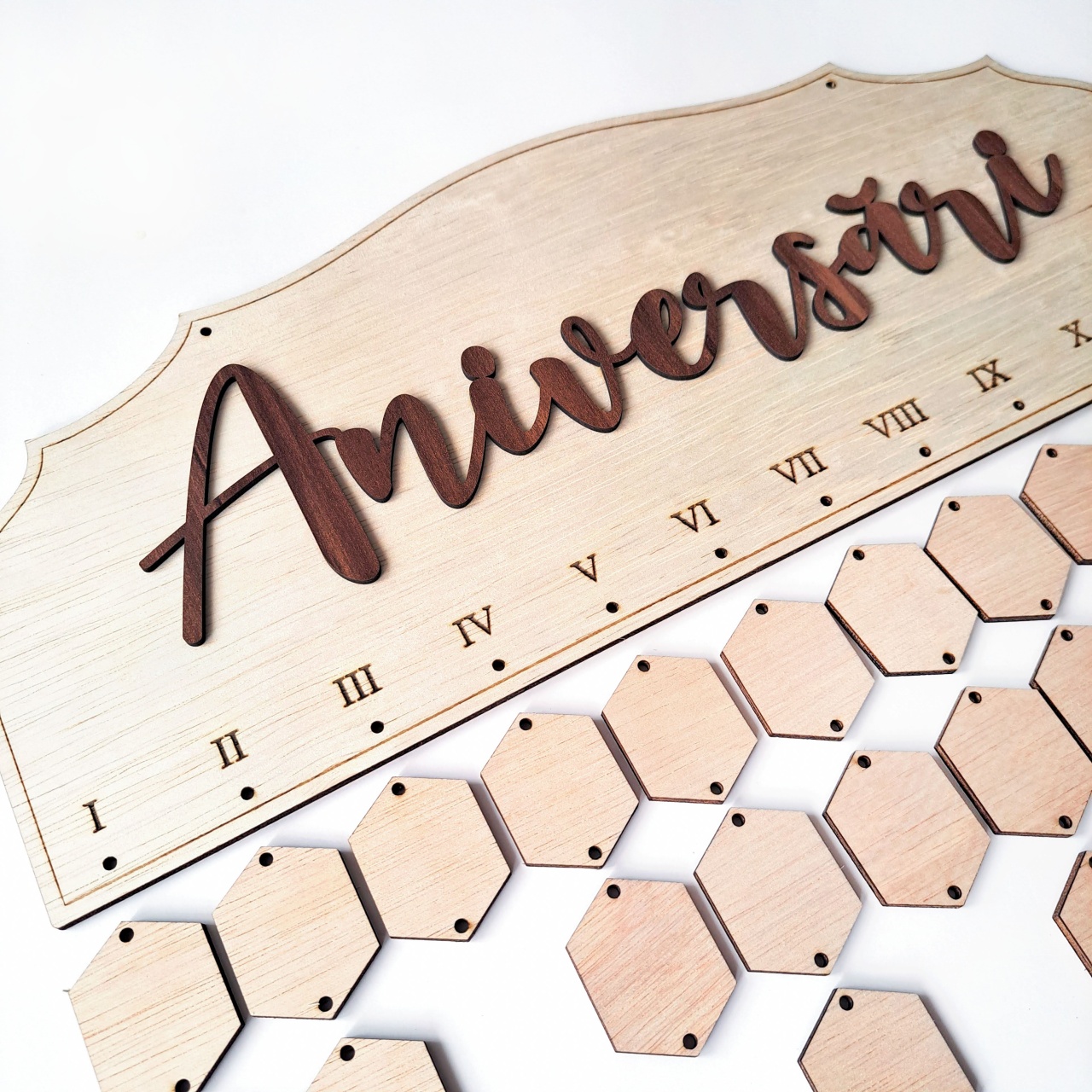 Calendar Aniversări cu 36 de hexagoane, 43x17,5 cm, placaj lemn natur