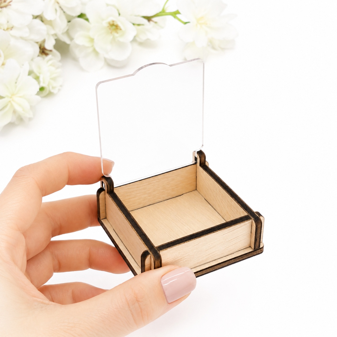 Cutiuță cu clapetă transparentă, 6×6×2,5 cm, placaj lemn